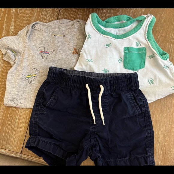 12-18 months Short sleeve body suit, sleeveless bodysuit + shorts - Picture 1 of 3